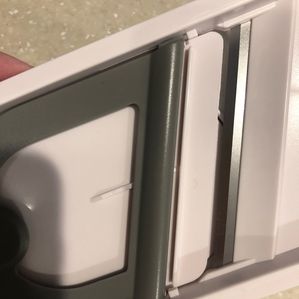 New pampered chef slicer - Picture 3 of 5